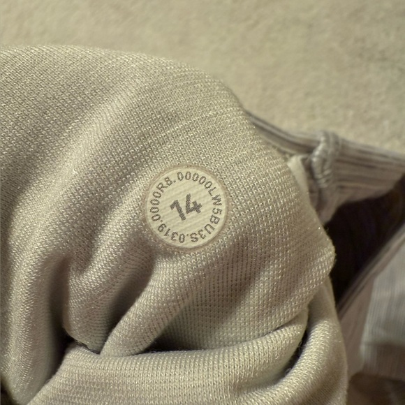 Lululemon Train Times 7/8 Pant Leggings
Wee Are From Space Grey White - Picture 10 of 12